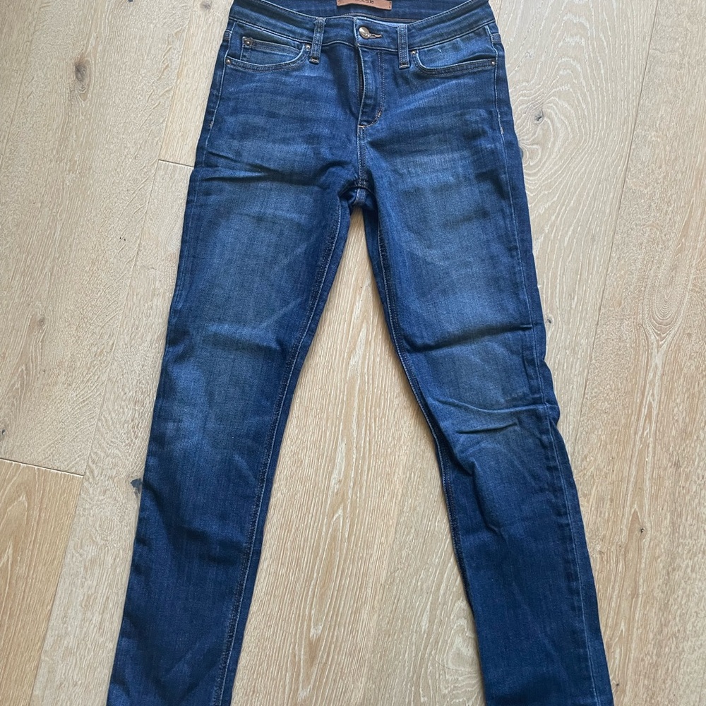 Joes Jeans - never worn, beautiful blue
Medium rise